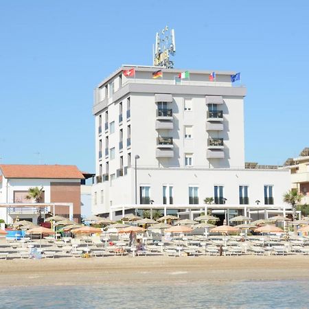Hotel Caravel Marotta Bagian luar foto