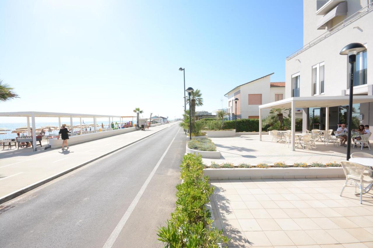 Hotel Caravel Marotta Bagian luar foto