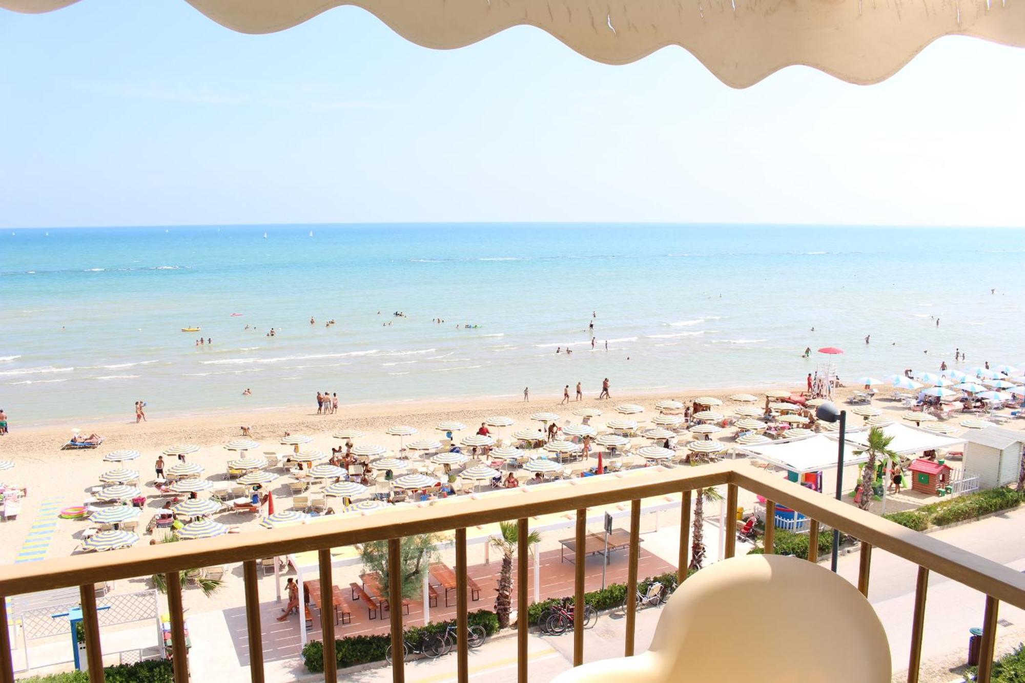 Hotel Caravel Marotta Bagian luar foto