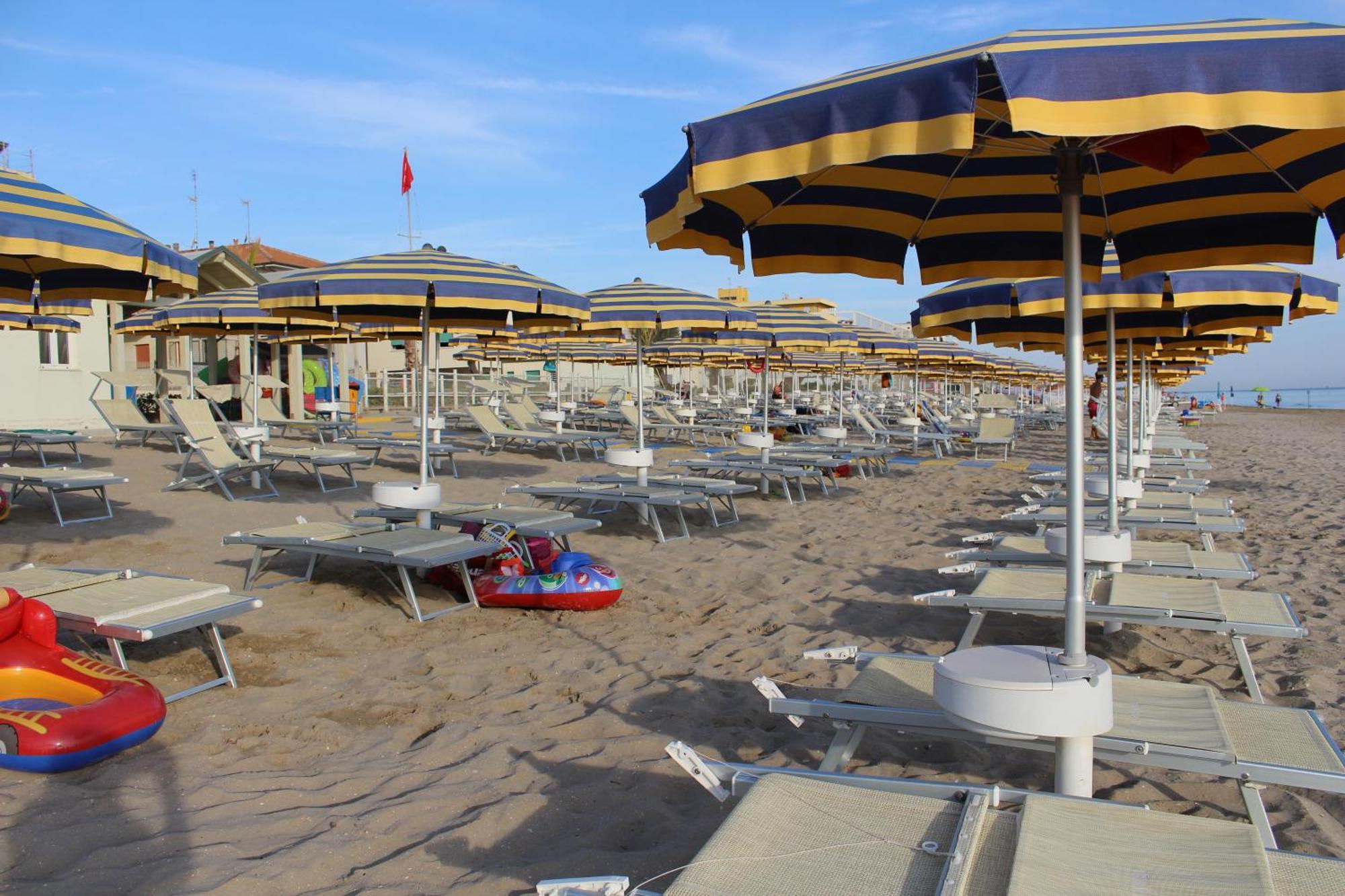 Hotel Caravel Marotta Bagian luar foto