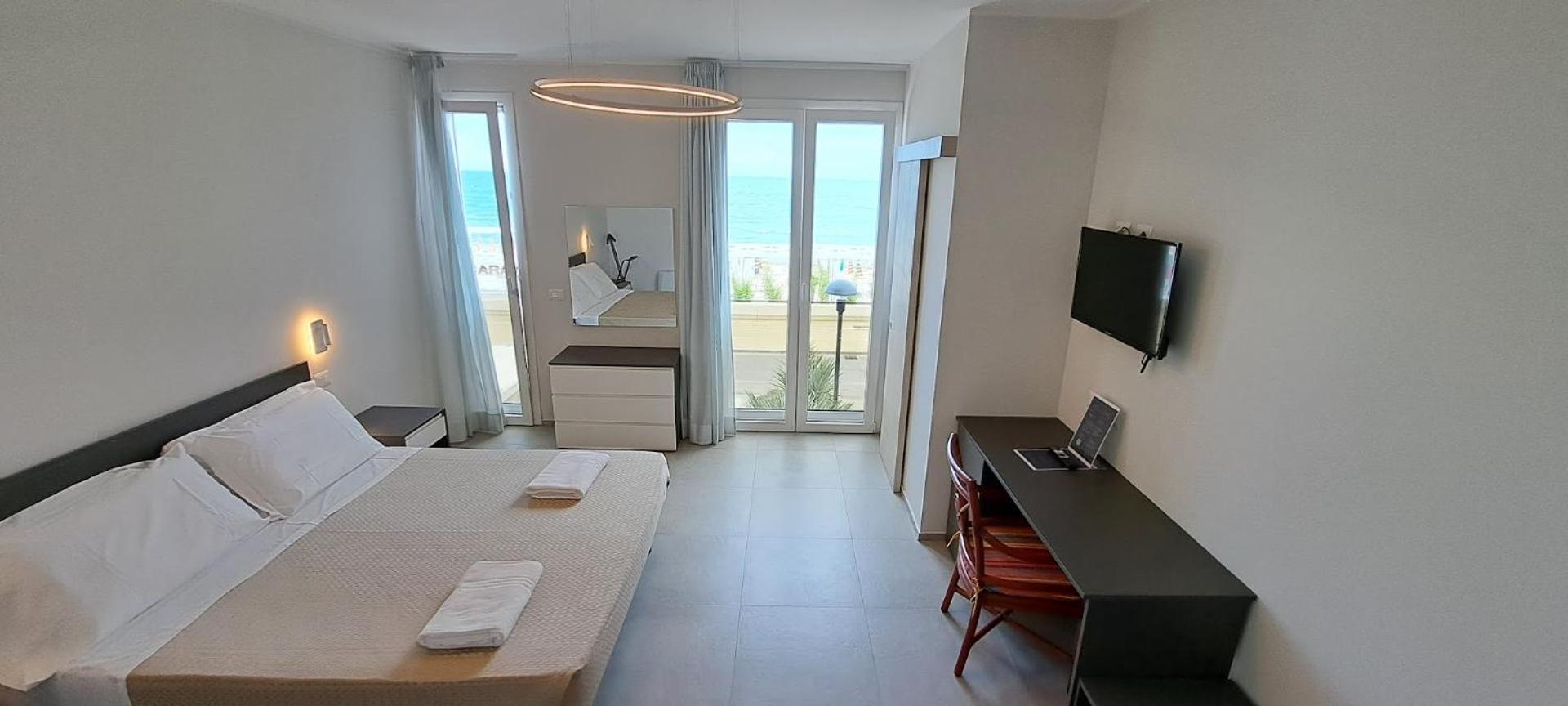 Hotel Caravel Marotta Bagian luar foto