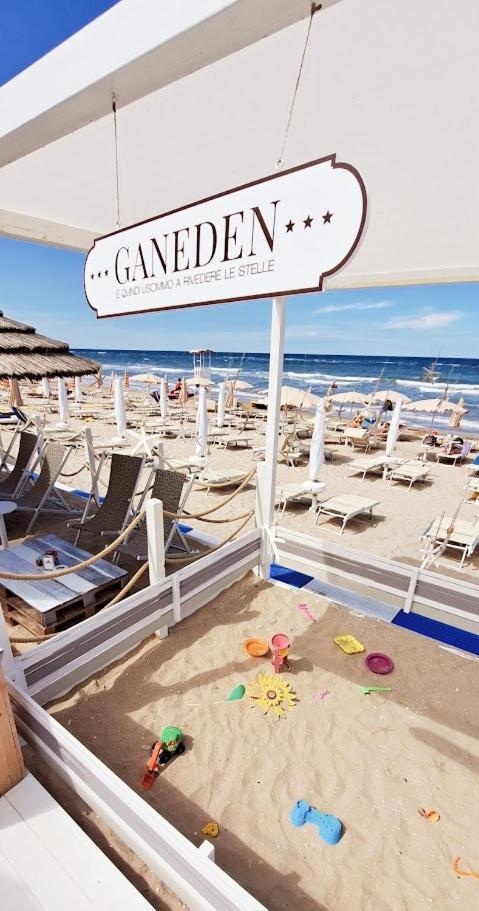 Hotel Caravel Marotta Bagian luar foto