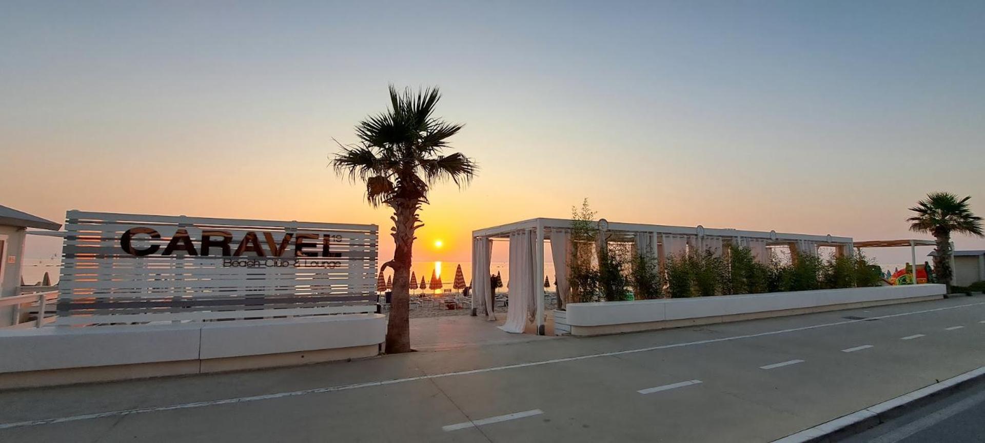 Hotel Caravel Marotta Bagian luar foto