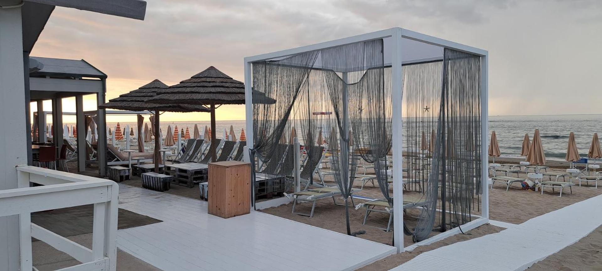 Hotel Caravel Marotta Bagian luar foto