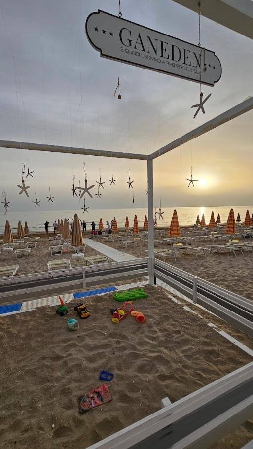 Hotel Caravel Marotta Bagian luar foto