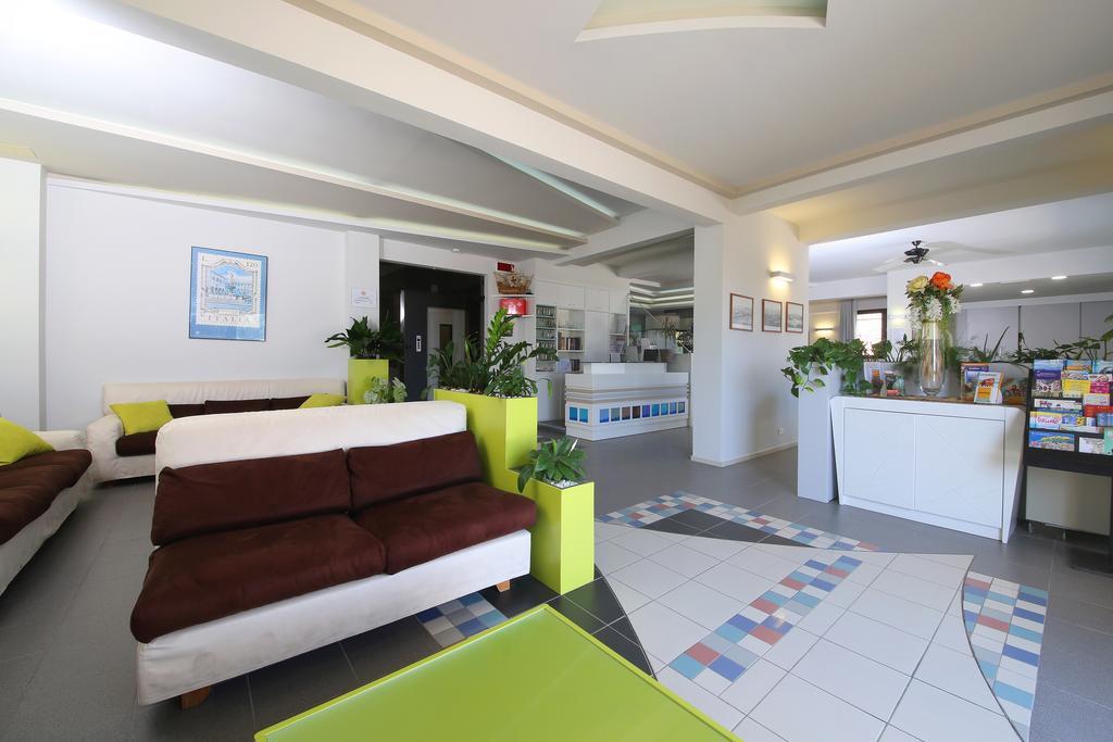 Hotel Caravel Marotta Bagian luar foto