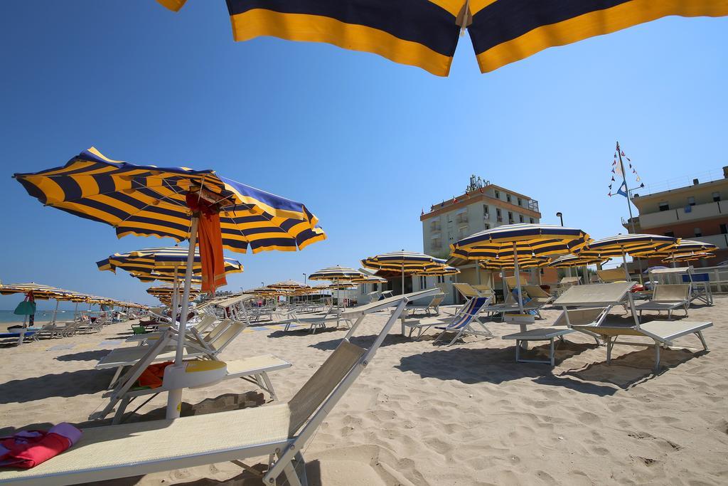 Hotel Caravel Marotta Bagian luar foto