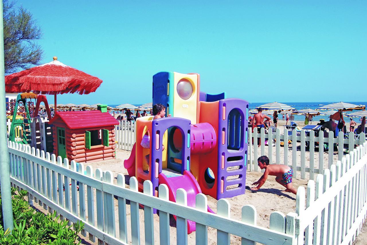 Hotel Caravel Marotta Bagian luar foto