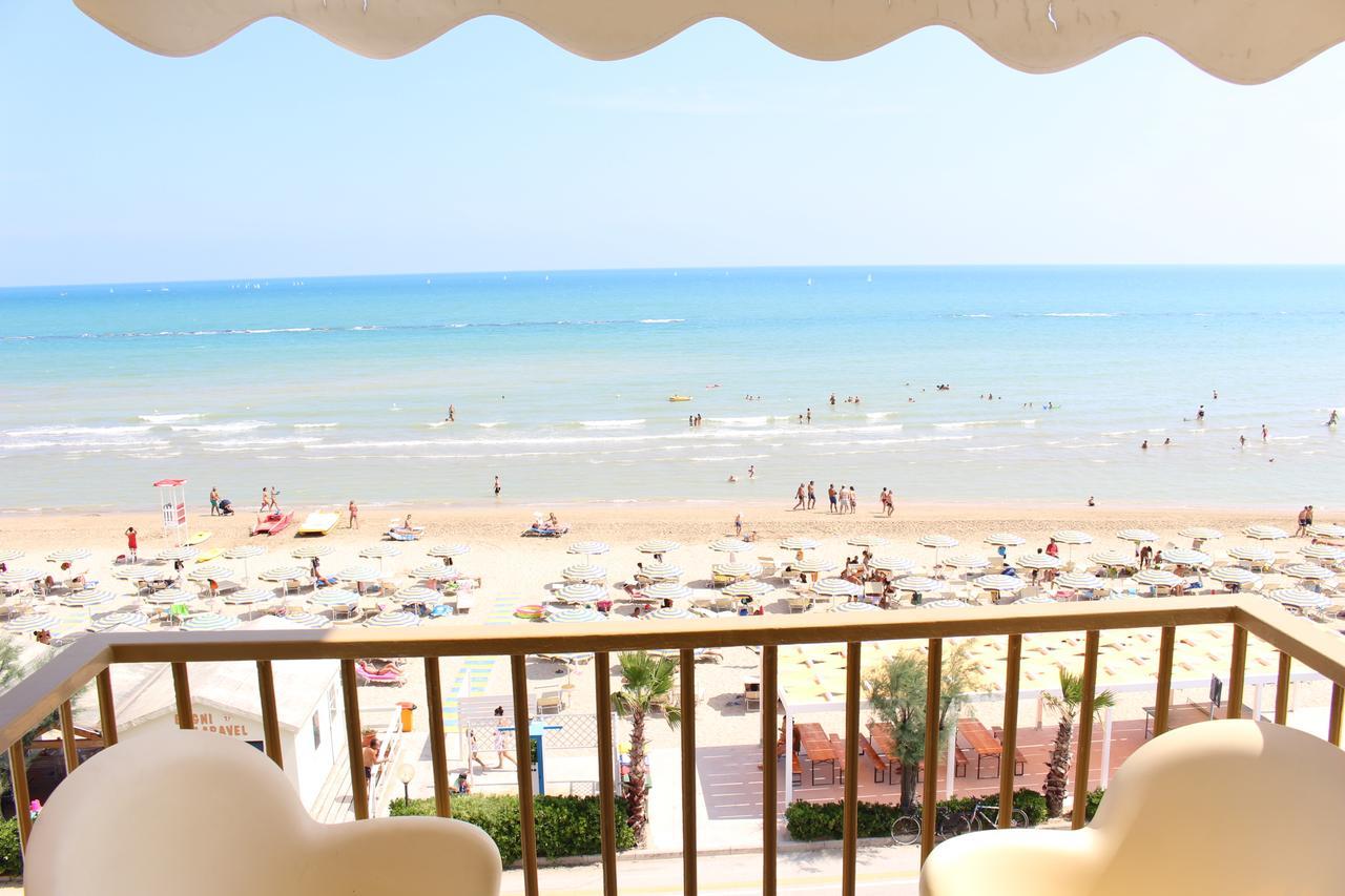 Hotel Caravel Marotta Bagian luar foto
